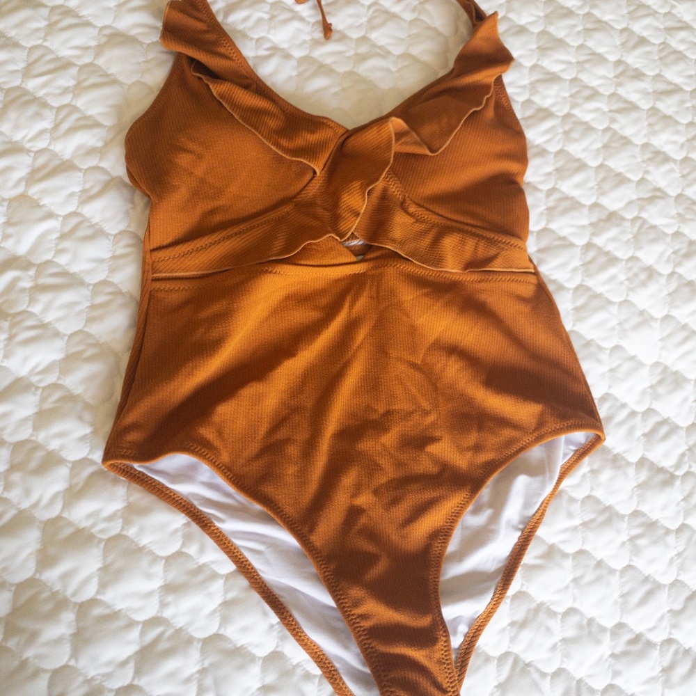 Cut out one piece halter swimsuit